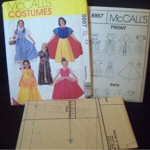 McCalls Costume Pattern 8867 Dorothy Snow White Princess
Sizes 2-3 
Uncut NOS